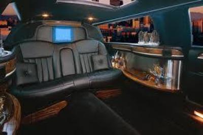 Stretch Limo - Lincoln Town Car