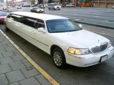 Stretch Limo - Lincoln Town Car