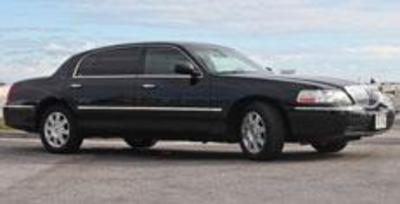 Sedan - Lincoln Town Car L