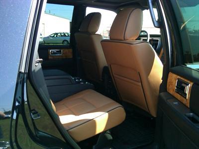 SUV - Lincoln Navigator