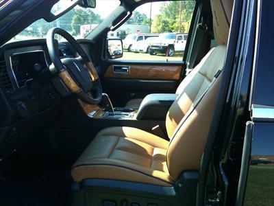 SUV - Lincoln Navigator