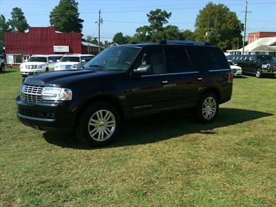 SUV - Lincoln Navigator