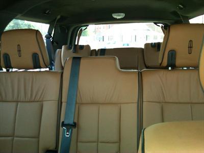 SUV - Lincoln Navigator