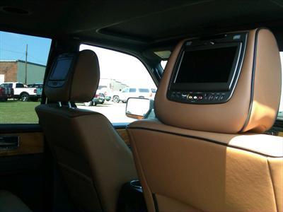 SUV - Lincoln Navigator