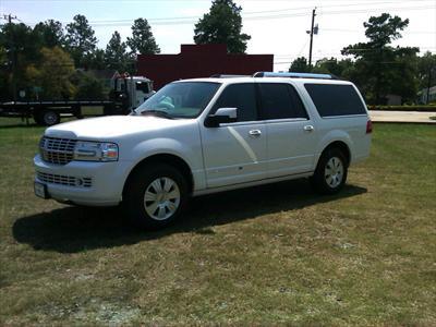 SUV - Lincoln Navigator
