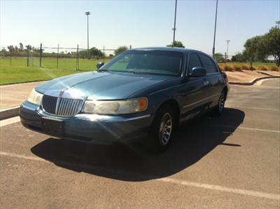 Sedan - Lincoln Town Car