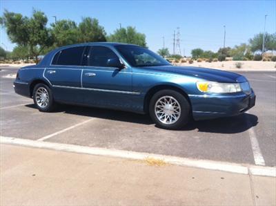 Sedan - Lincoln Town Car