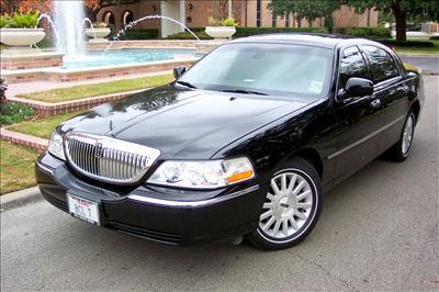 Sedan - Lincoln Town Car