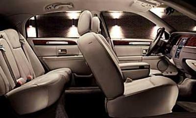 Sedan - Lincoln Town Car