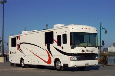 MotorCoach - Deluxe Motor Coach 