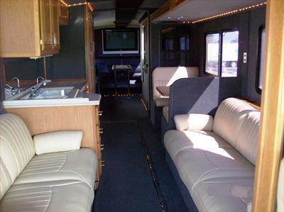 MotorCoach - Deluxe Motor Coach 