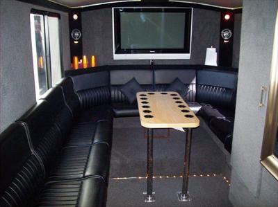 MotorCoach - Deluxe Motor Coach 