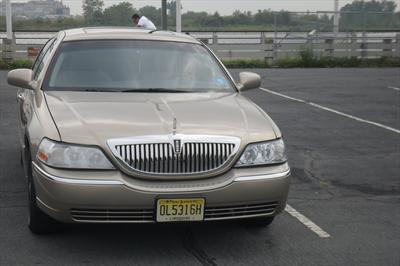Sedan - Lincoln Town Car