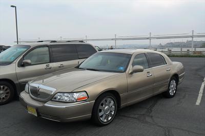 Sedan - Lincoln Town Car