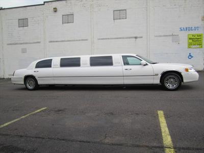 Stretch Limo - Lincoln Town Car