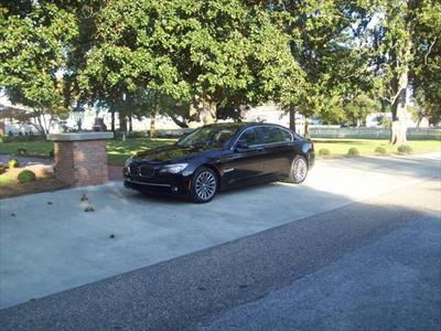 Luxury Sedan - BMW 7-Series
