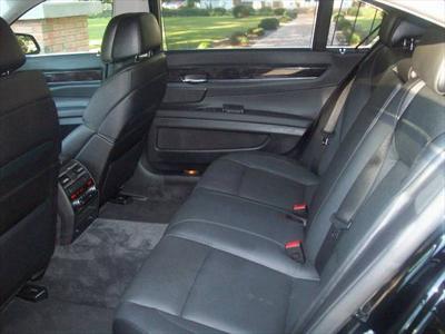 Luxury Sedan - BMW 7-Series