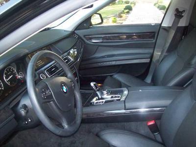 Luxury Sedan - BMW 7-Series