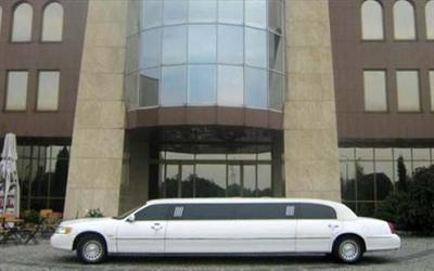 Stretch Limo - Lincoln Town Car