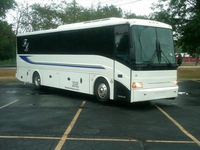 MotorCoach - Deluxe Motor Coach 