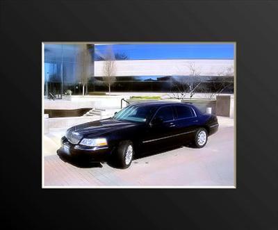 Sedan - Lincoln Town Car L