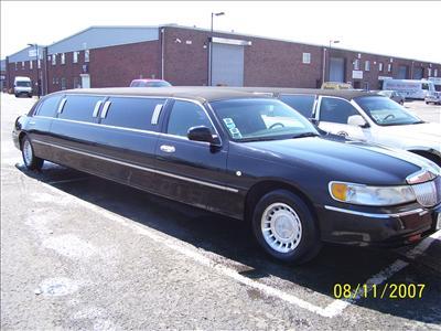 Stretch Limo - Lincoln Town Car