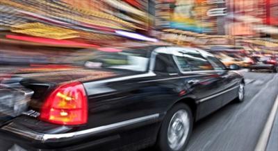 Sedan - Lincoln Town Car L