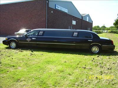 Stretch Limo - Lincoln Town Car