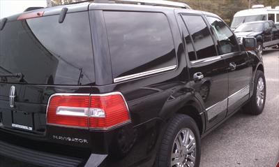 SUV - Lincoln Navigator