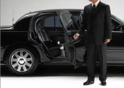 Sedan - Lincoln Town Car