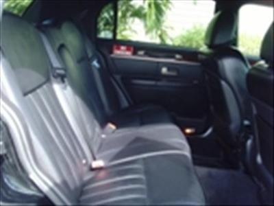 Sedan - Lincoln Town Car