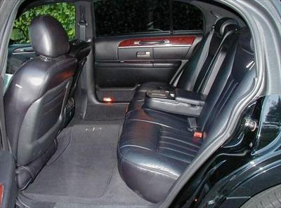 Sedan - Lincoln Town Car