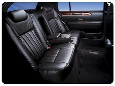 Sedan - Lincoln Town Car