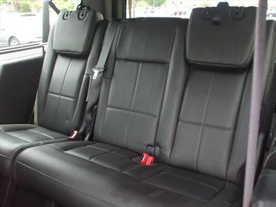 SUV - Lincoln Navigator L