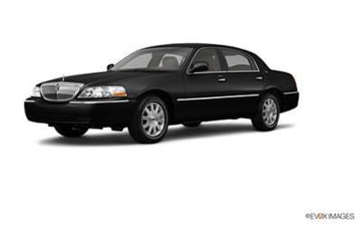 Sedan - Lincoln Town Car