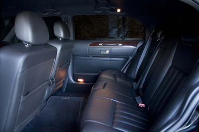 Sedan - Lincoln Town Car L