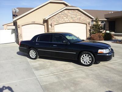 Sedan - Lincoln Town Car