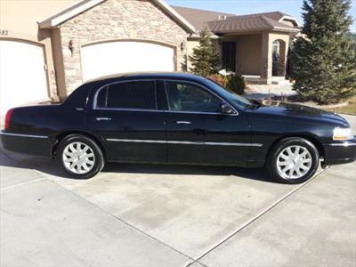 Sedan - Lincoln Town Car