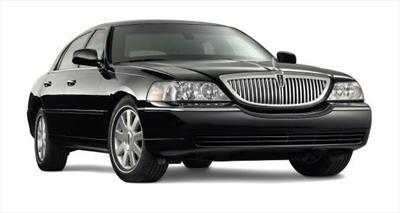 Sedan - Lincoln Town Car L