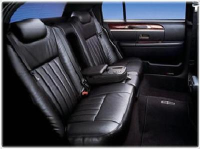 Sedan - Lincoln Town Car L
