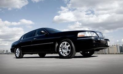 Sedan - Lincoln Town Car