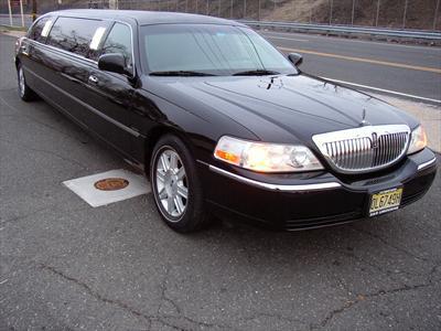 Stretch Limo - Lincoln Town Car