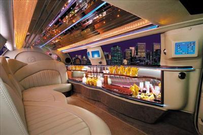 Stretch Limo - Lincoln Town Car