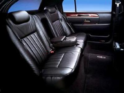 Sedan - Lincoln Town Car