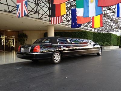 Stretch Limo - Lincoln Town Car