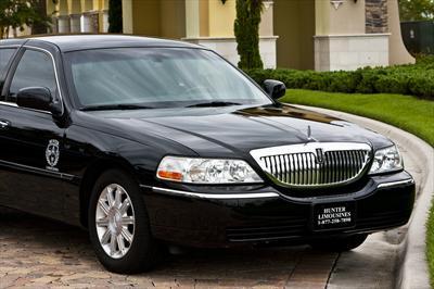 Sedan - Lincoln Town Car L