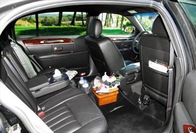 Sedan - Lincoln Town Car L