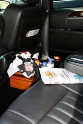 Sedan - Lincoln Town Car L