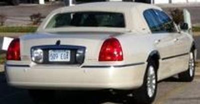 Sedan - Lincoln Town Car
