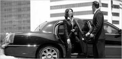 Sedan - Lincoln Town Car L